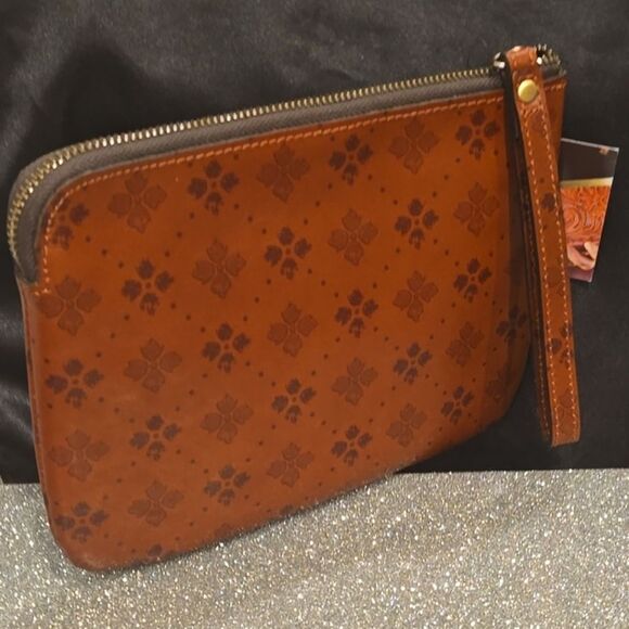 Patricia Nash Signature Print Cassini Wristlet- Tan - Picture 4 of 6